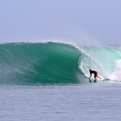 Secret right in the Hinakos, off the west-coast of Nias Island. Photo courtesy of www.asusurfcamp.com