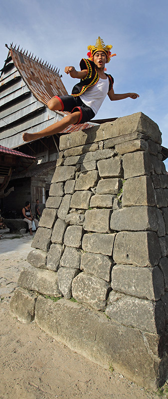 Lompat-batu-stone-jumping-nias-island