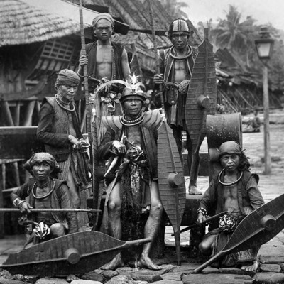 A group of warriors in Hilisimaetano village, South Nias. Tropenmuseum Collection.