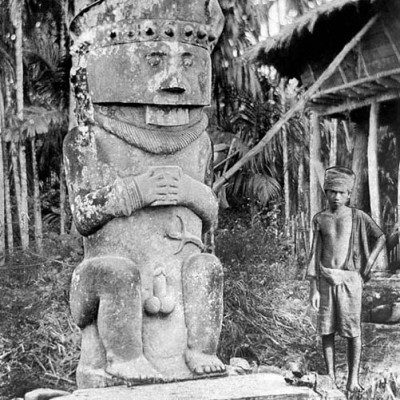 Megalith stone with human features (Gowe Ni'oniha), central Nias. Tropenmuseum Collection.