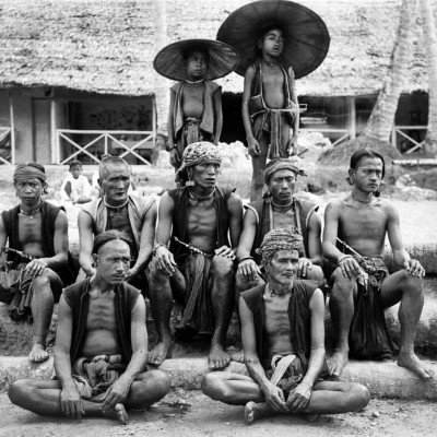 A group of villagers from South Nias. Tropenmuseum Collection.