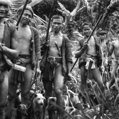 Hunting party searching for wild pigs. Nias Island. Tropenmuseum Collection.
