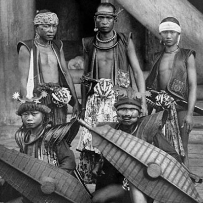 A group of warriors in Bawomataluo village, South Nias. Tropenmuseum Collection.