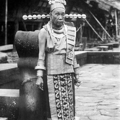 The mother of chief Borani in Simaetano Hili village , South Nias. Tropenmuseum Collection.