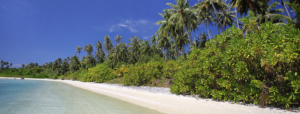 Beach on the northern side of the lagoon on Wunga Island. Afulu, North Nias.