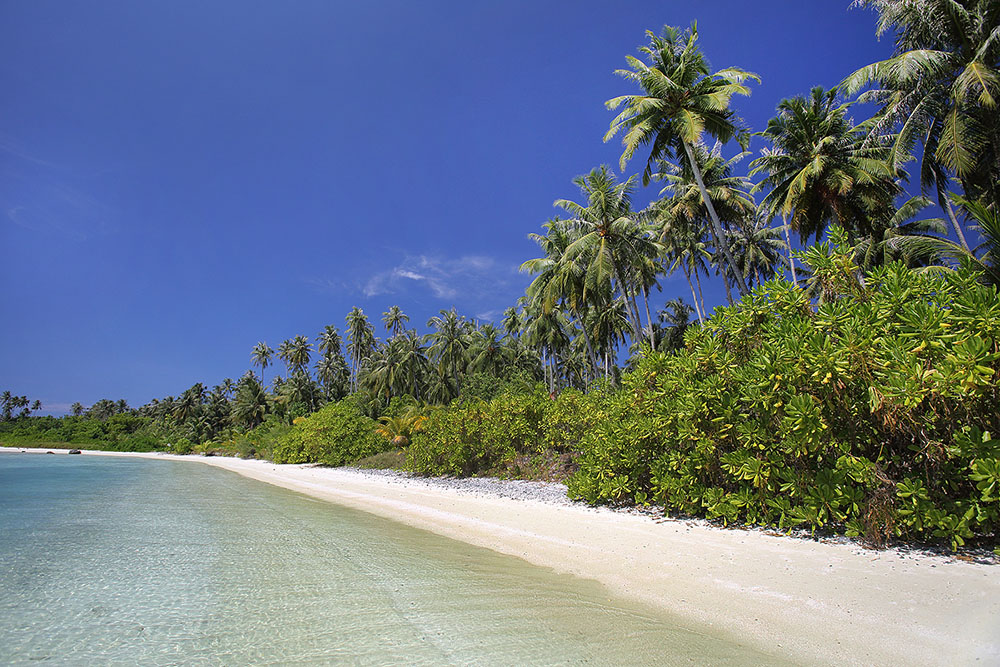 The beach on the north side of the lagoon on Wunga Island, off the west coast of Nias. Afulu, Nias Utara.