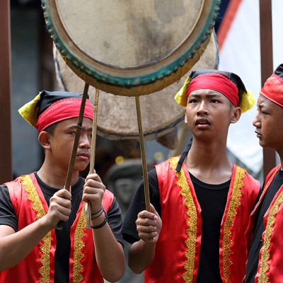 Traditional Nias music played on 