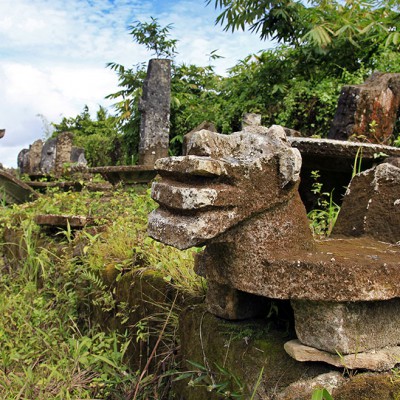 Stone table and megaliths in Gomo-region. South Nias. Photo courtesy of Agus Mendröfa.